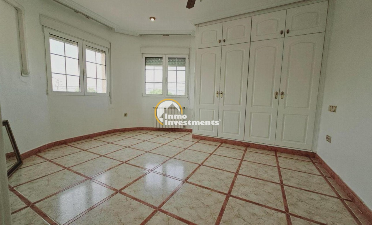 Resale - Villa - Torrevieja - La Siesta - El Salado - Torreta