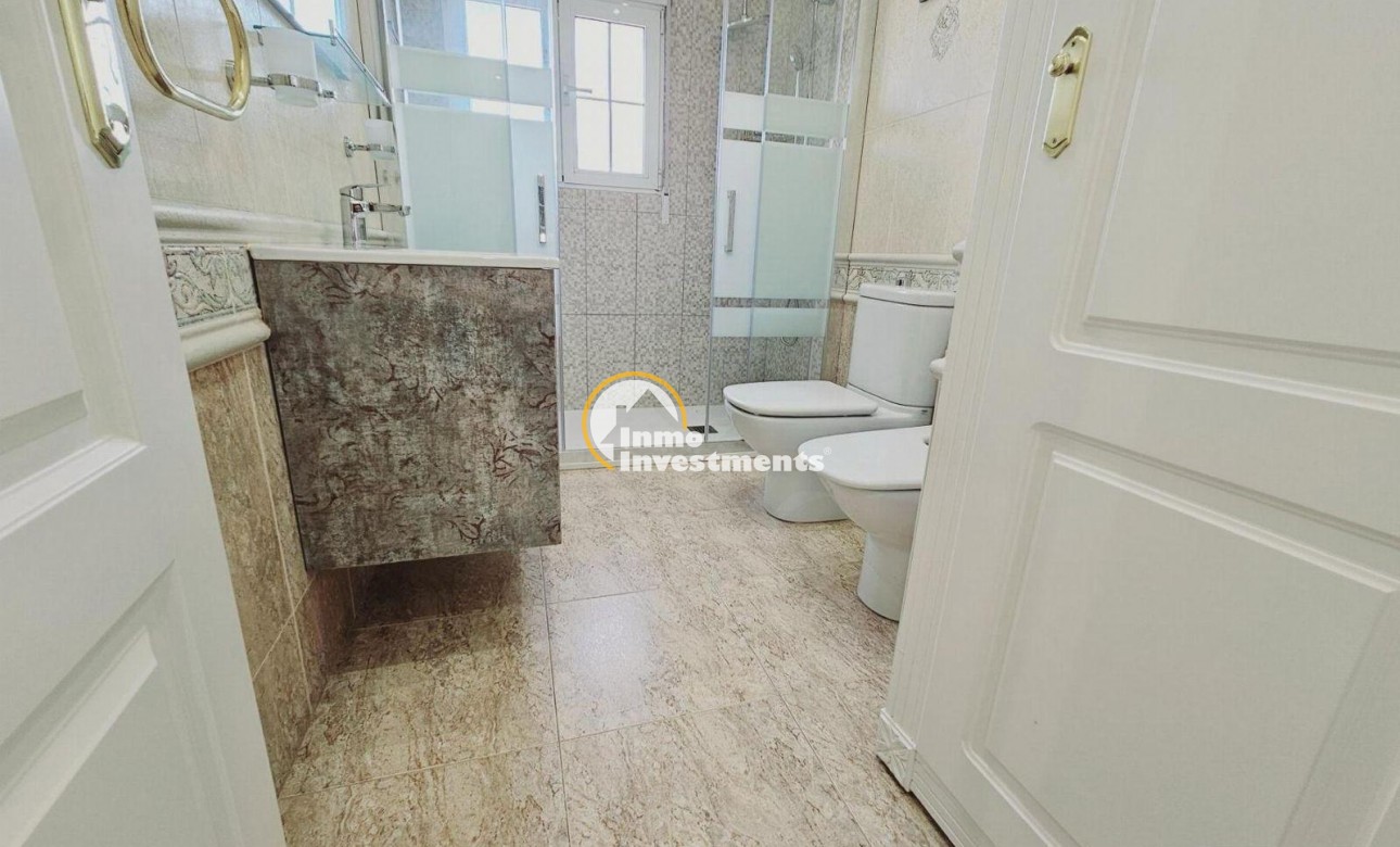 Resale - Villa - Torrevieja - La Siesta - El Salado - Torreta