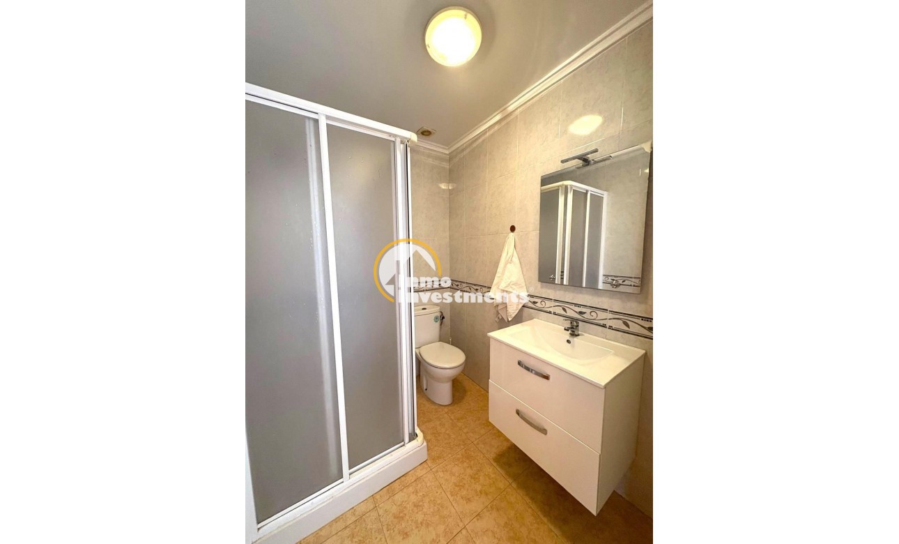 Reventa - Chalet independiente - Torrevieja - El Limonar