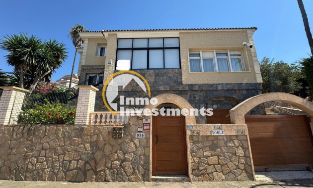 Reventa - Chalet independiente - Orihuela Costa - Campoamor