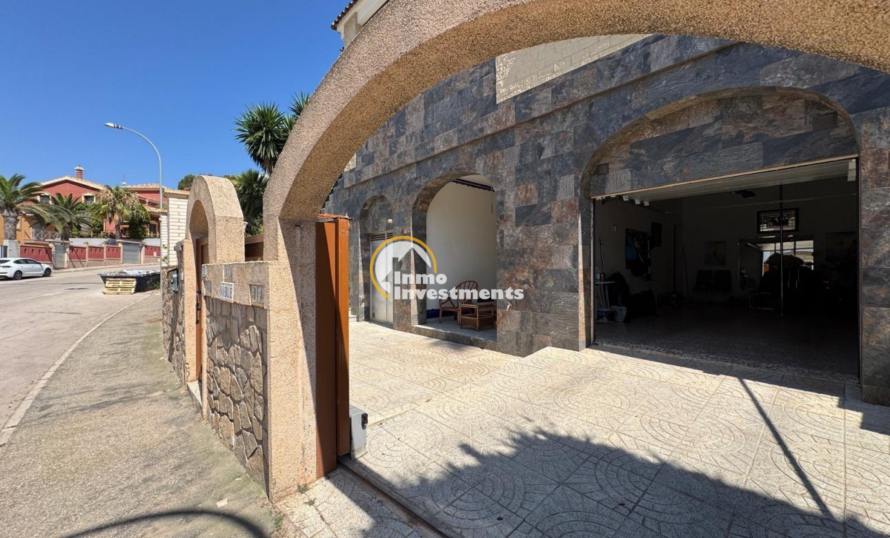 Reventa - Chalet independiente - Orihuela Costa - Campoamor