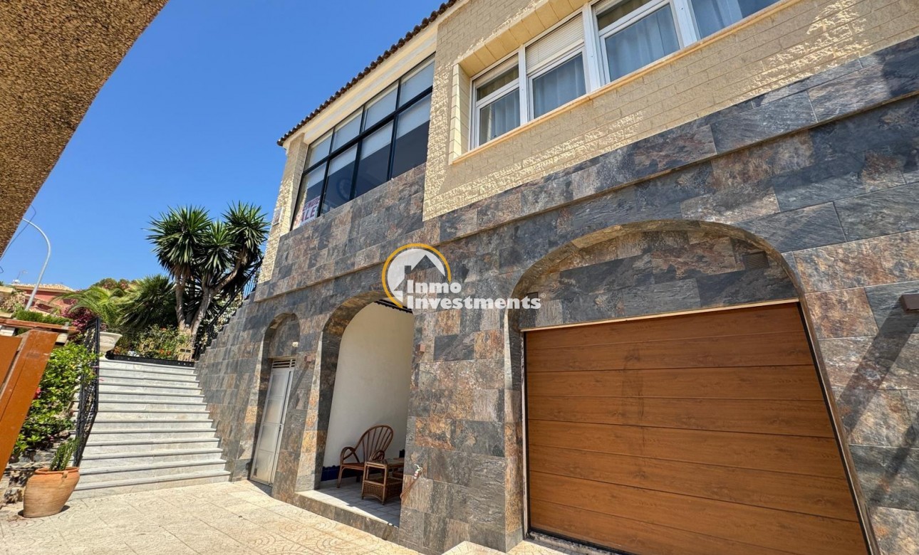 Reventa - Chalet independiente - Orihuela Costa - Campoamor