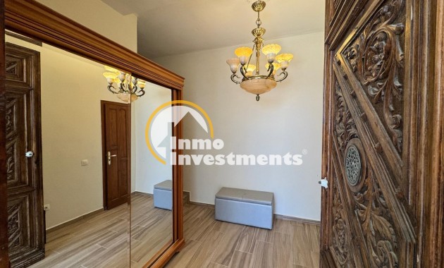 Reventa - Chalet independiente - Orihuela Costa - Campoamor