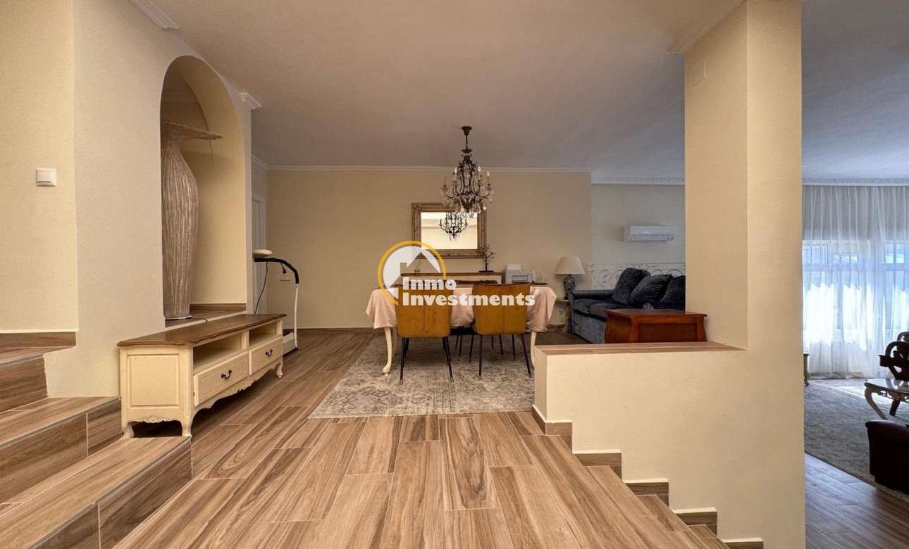 Reventa - Chalet independiente - Orihuela Costa - Campoamor