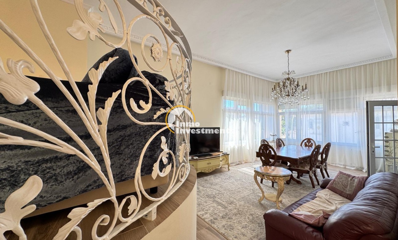 Reventa - Chalet independiente - Orihuela Costa - Campoamor