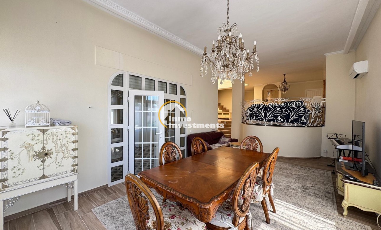 Reventa - Chalet independiente - Orihuela Costa - Campoamor