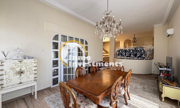 Reventa - Chalet independiente - Orihuela Costa - Campoamor