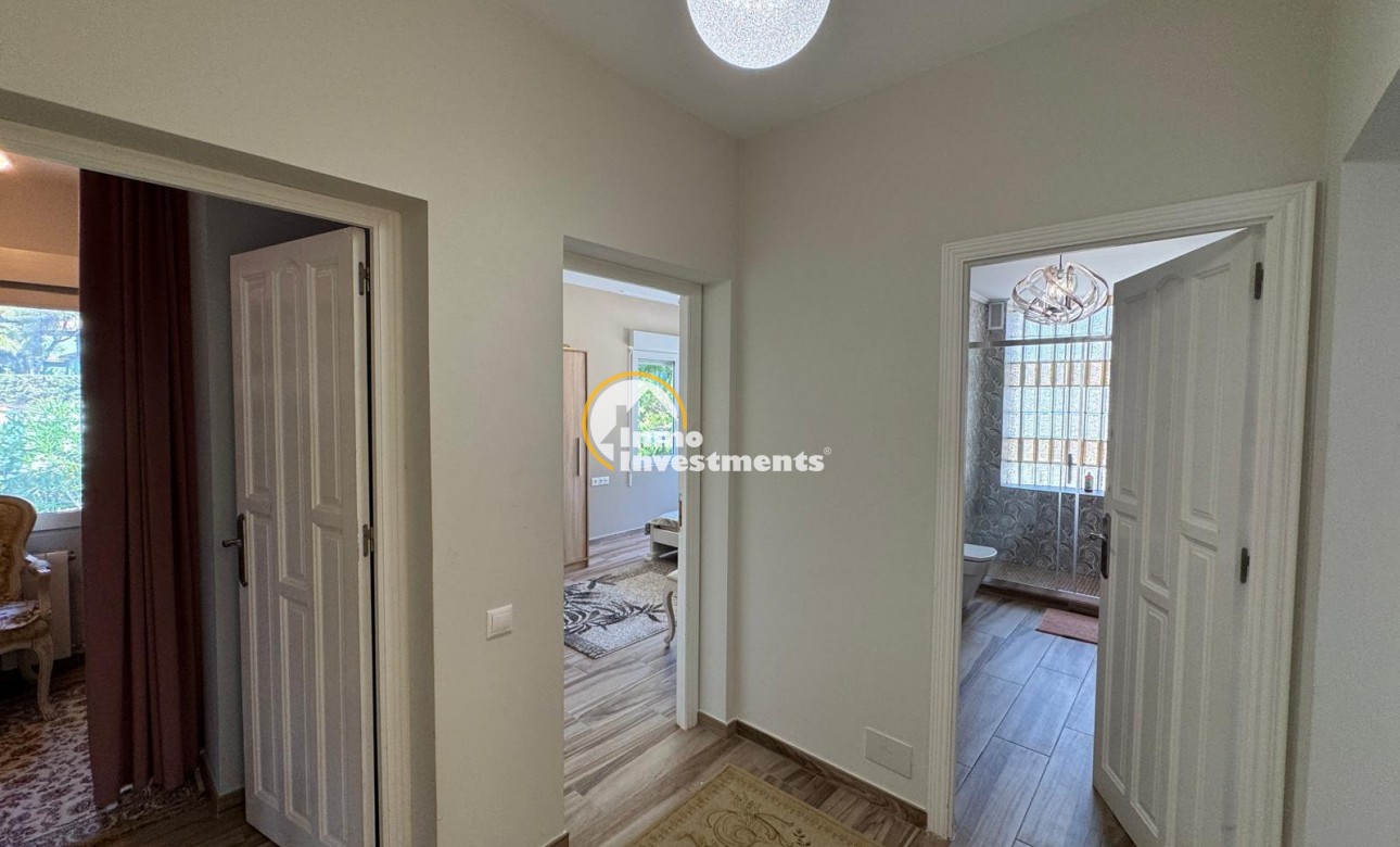 Reventa - Chalet independiente - Orihuela Costa - Campoamor