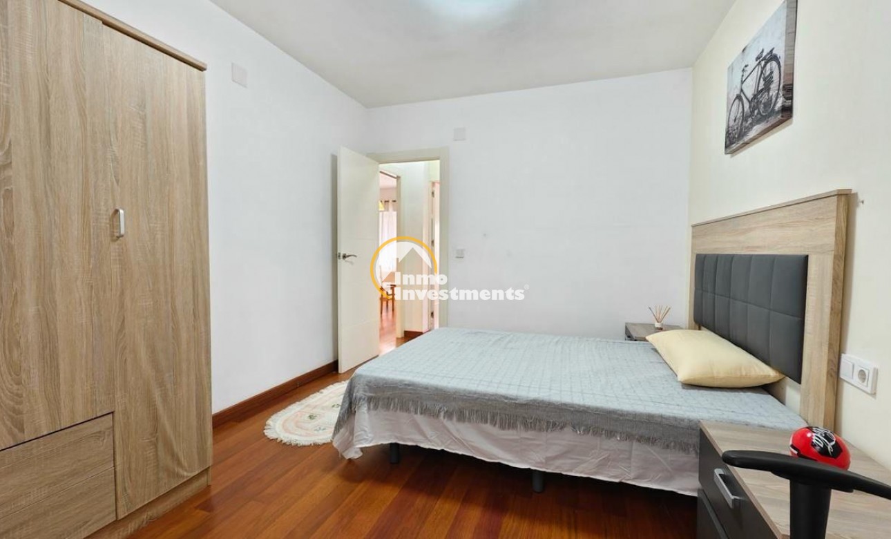 Resale - Apartment - Torrevieja - Estacion de autobuses