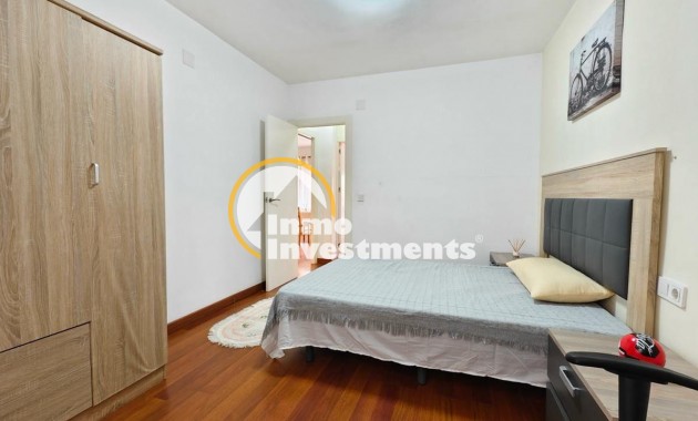 Resale - Apartment - Torrevieja - Estacion de autobuses