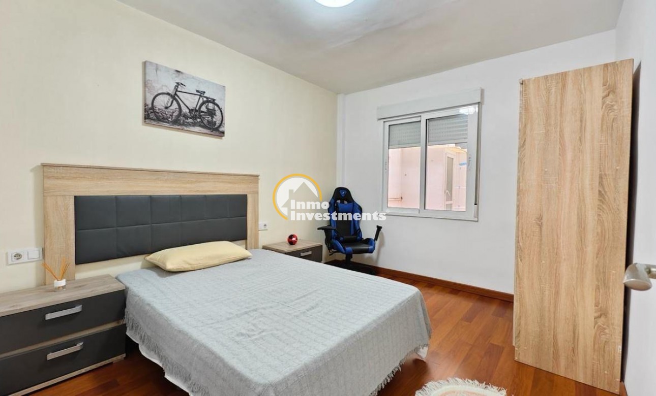 Resale - Apartment - Torrevieja - Estacion de autobuses