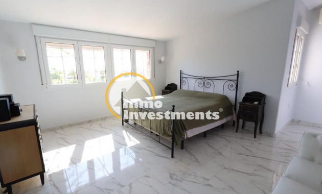 Resale - Villa - Villamartin - Plaza