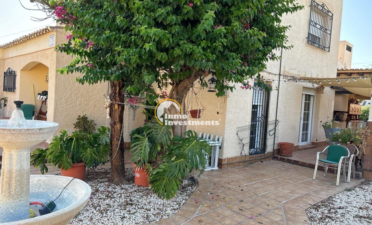 Resale - Villa - Torrevieja - Los Balcones - Los Altos del Edén