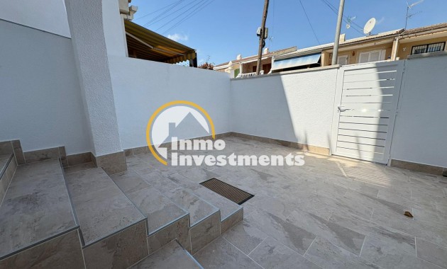 Resale - Villa - Torrevieja - Los Balcones - Los Altos del Edén