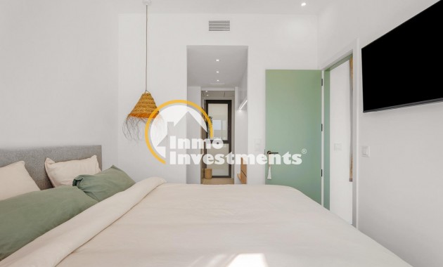 Obra nueva - Chalet independiente - Dolores - CENTRO