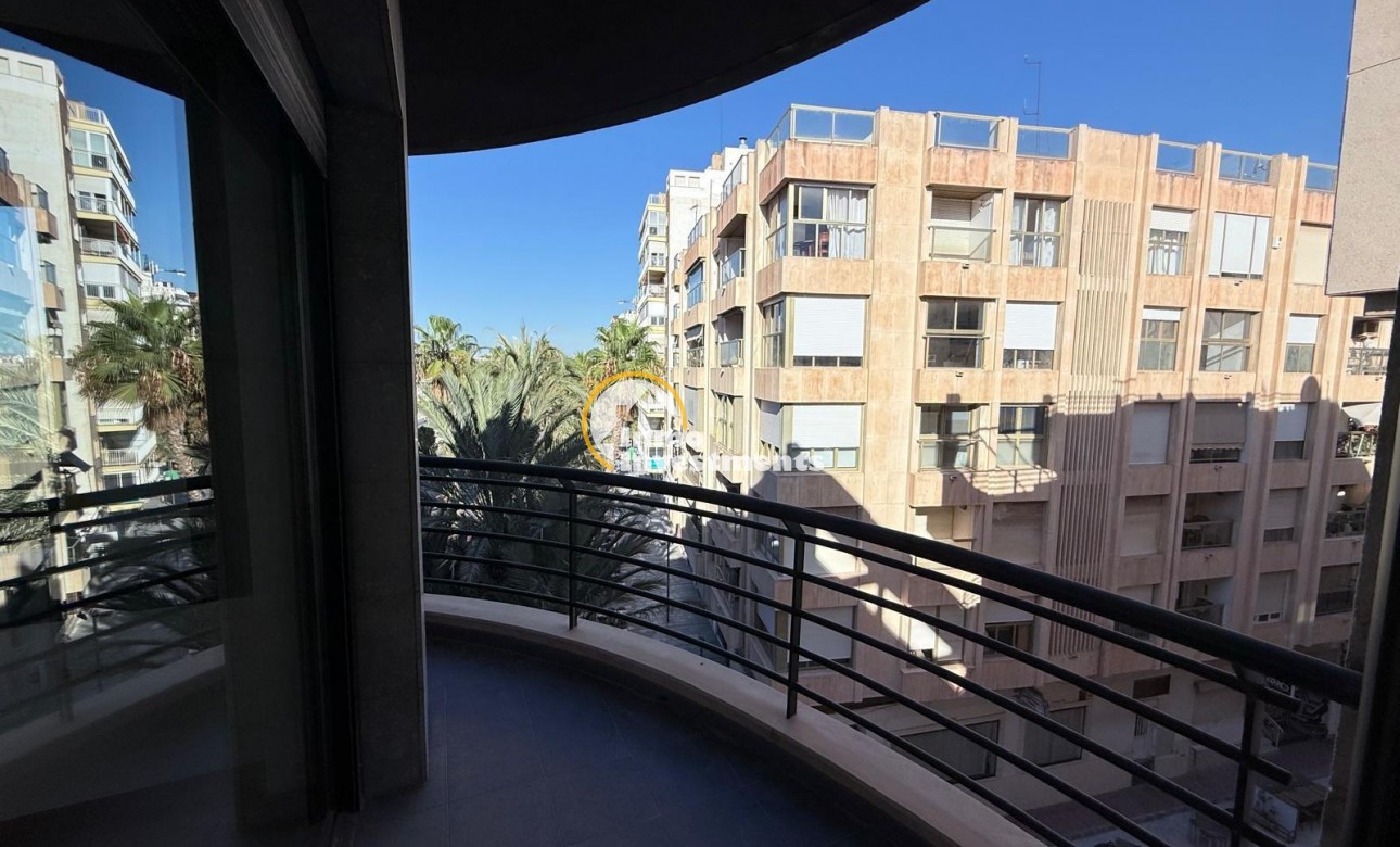Reventa - Apartamento - Torrevieja - Puerto Deportivo