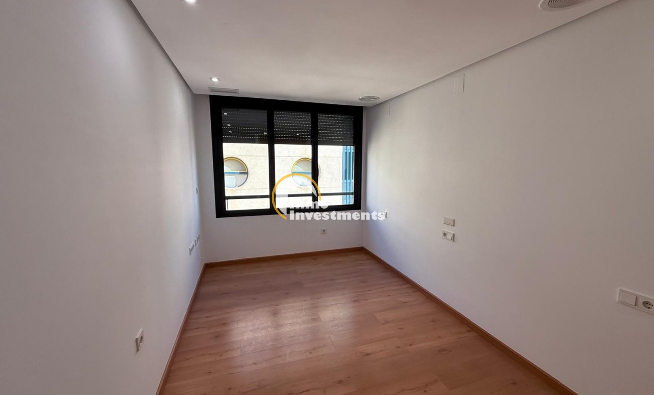 Reventa - Apartamento - Torrevieja - Puerto Deportivo