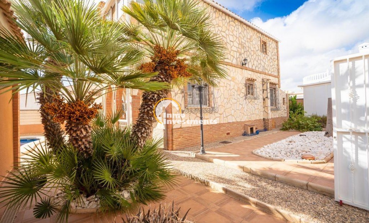 Resale - Villa - Orihuela Costa - Los Almendros-La Florida