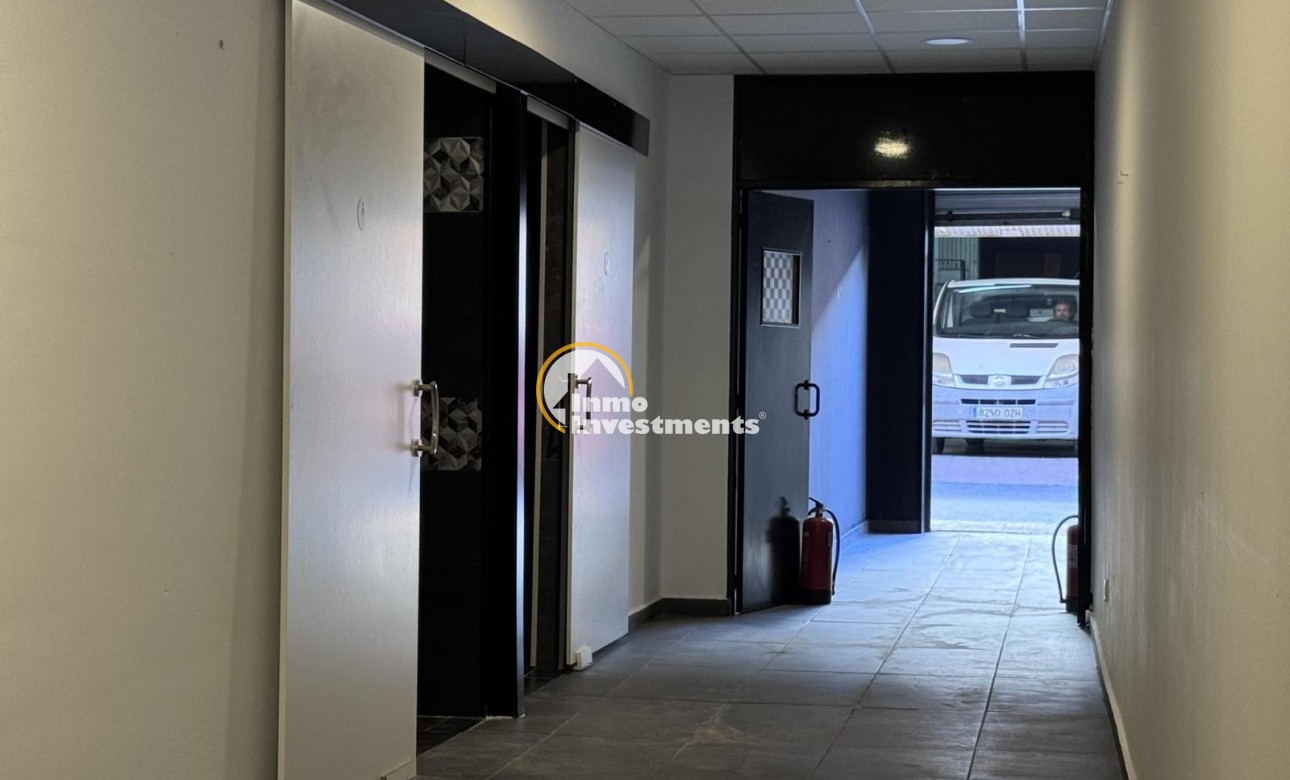 Bestaande bouw - Commercieel - Torrevieja - Playa del Cura