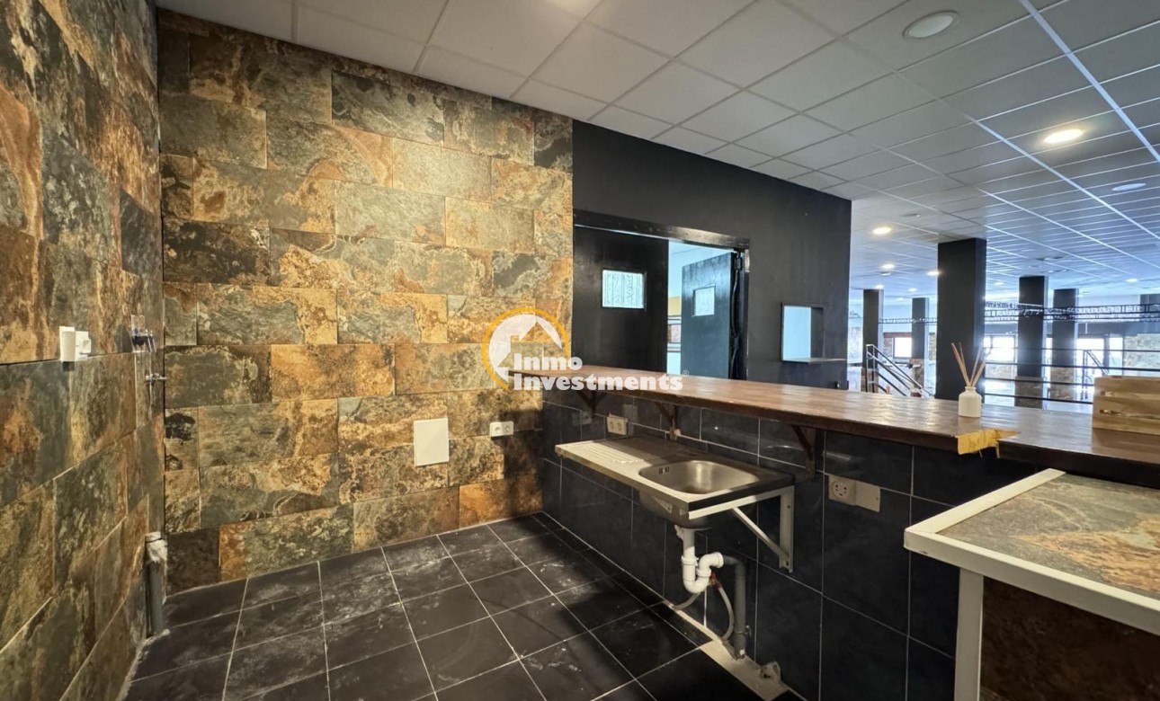 Bestaande bouw - Commercieel - Torrevieja - Playa del Cura