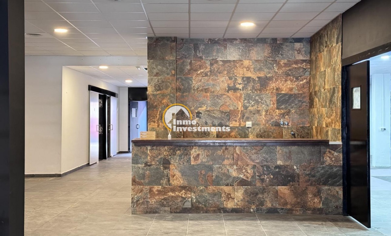 Bestaande bouw - Commercieel - Torrevieja - Playa del Cura