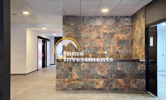 Bestaande bouw - Commercieel - Torrevieja - Playa del Cura