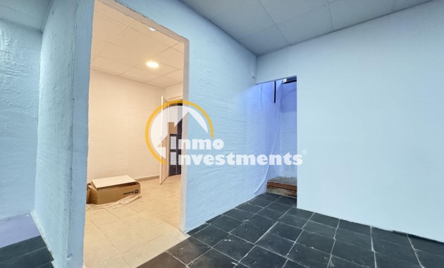 Bestaande bouw - Commercieel - Torrevieja - Playa del Cura