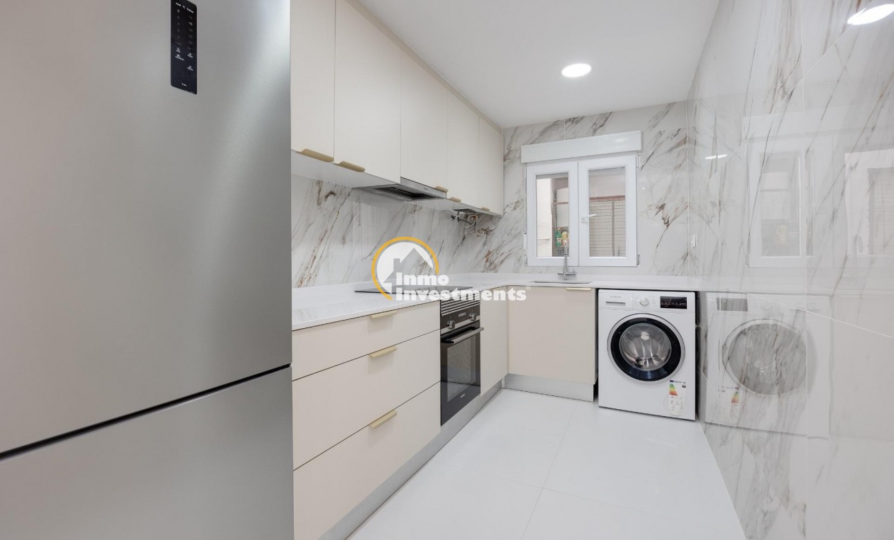 Resale - Apartment - Torrevieja - Playa de los Naufragos