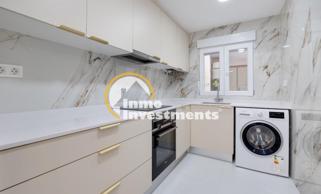 Resale - Apartment - Torrevieja - Playa de los Naufragos