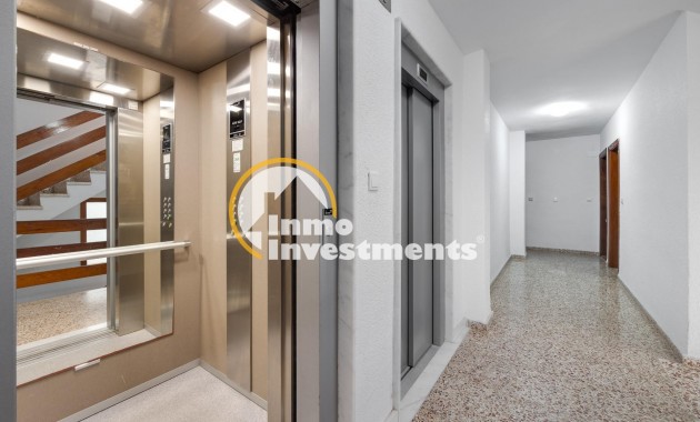 Resale - Apartment - Torrevieja - Playa de los Naufragos