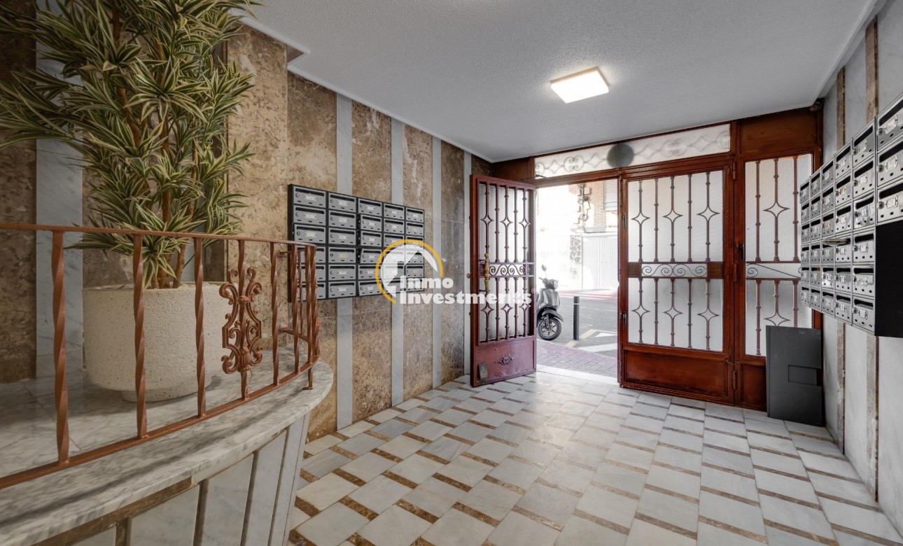 Resale - Apartment - Torrevieja - Playa de los Naufragos