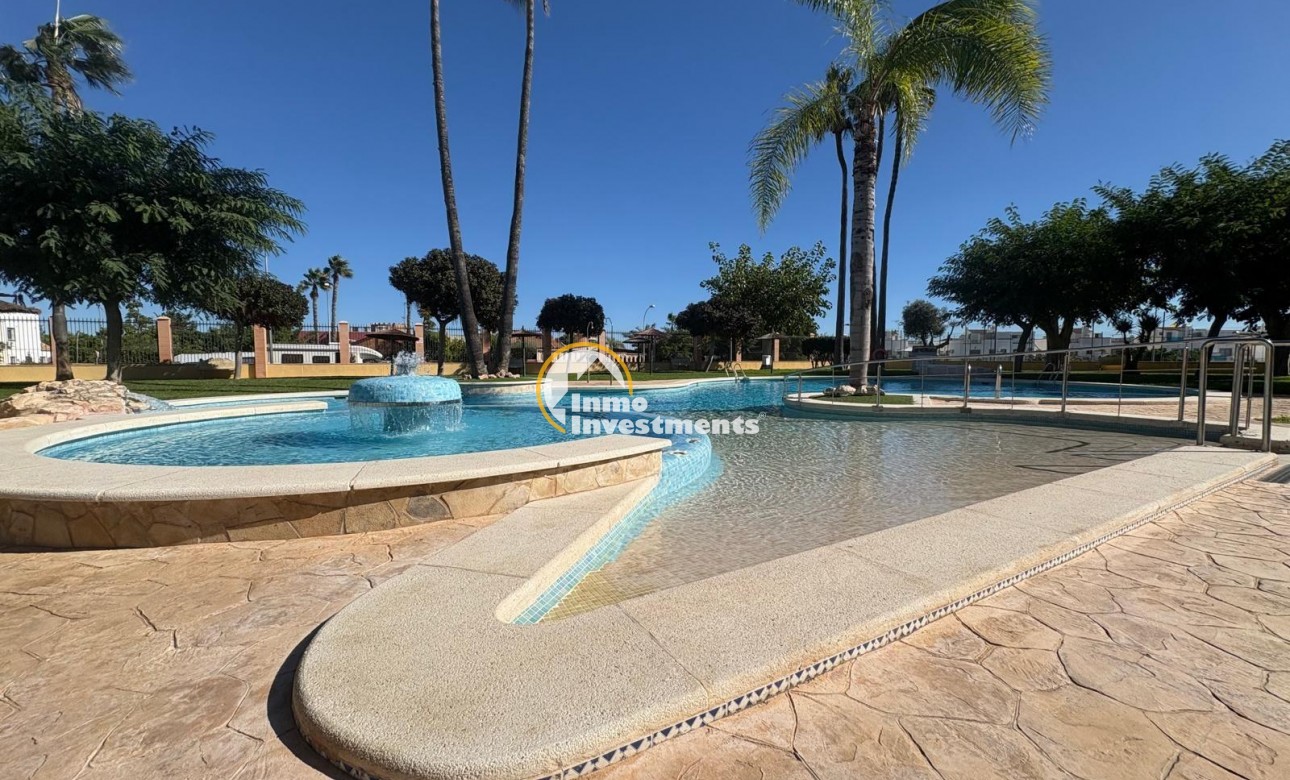 Resale - Bungalow - Orihuela Costa - Los Almendros-La Florida