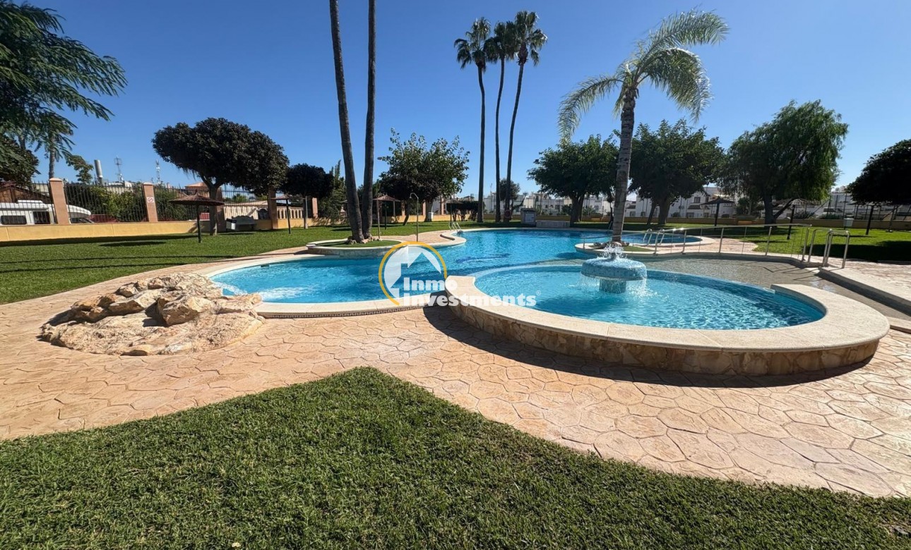 Resale - Bungalow - Orihuela Costa - Los Almendros-La Florida