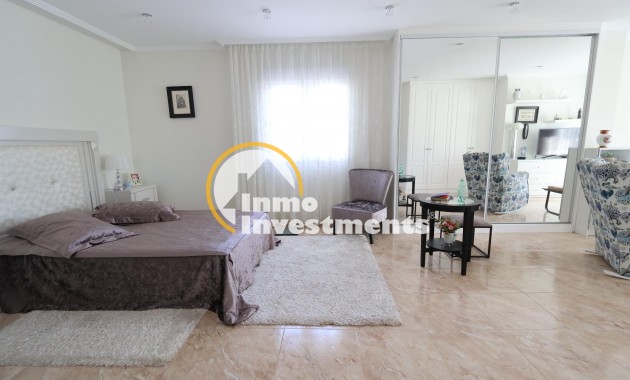 Resale - Villa - Torrevieja - Los Balcones - Los Altos del Edén