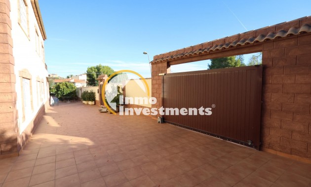 Resale - Villa - Torrevieja - Los Balcones - Los Altos del Edén