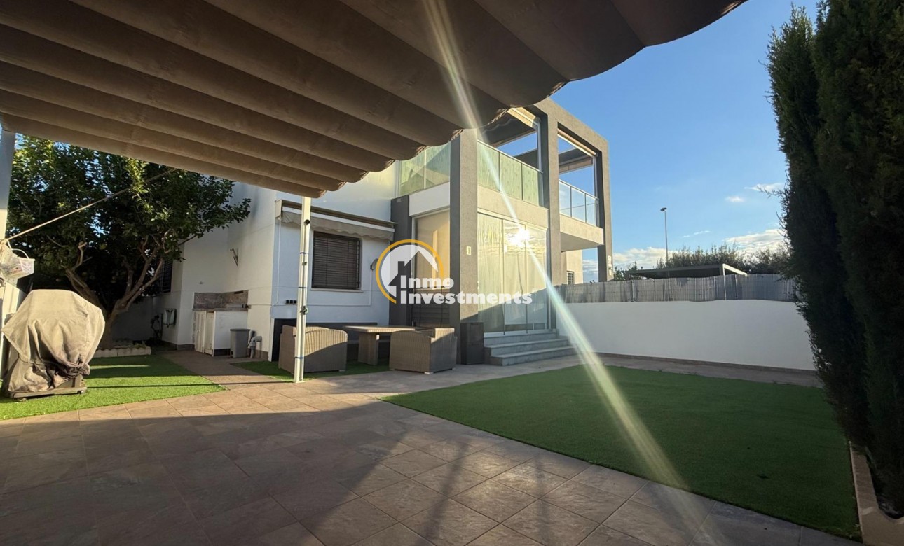 Reventa - Chalet independiente - Torrevieja - Aguas Nuevas