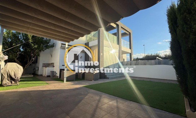 Reventa - Chalet independiente - Torrevieja - Aguas Nuevas