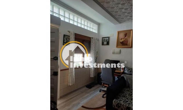 Resale - Villa - Torrevieja