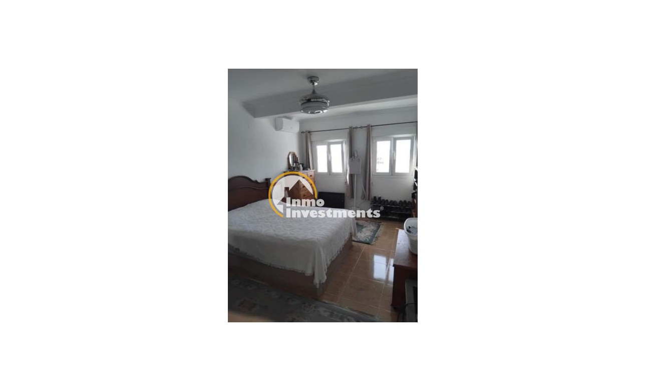 Resale - Villa - Torrevieja