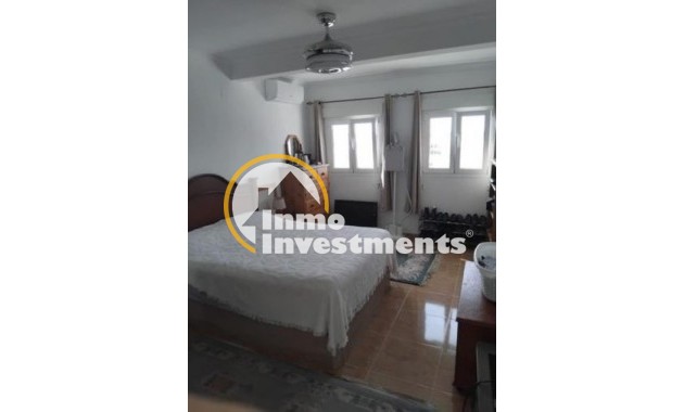 Resale - Villa - Torrevieja