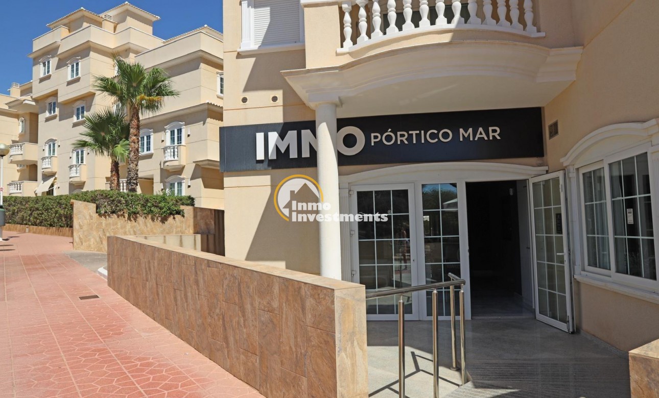 Alquiler larga temporada - Local comercial - Guardamar del Segura - Urbanizaciones