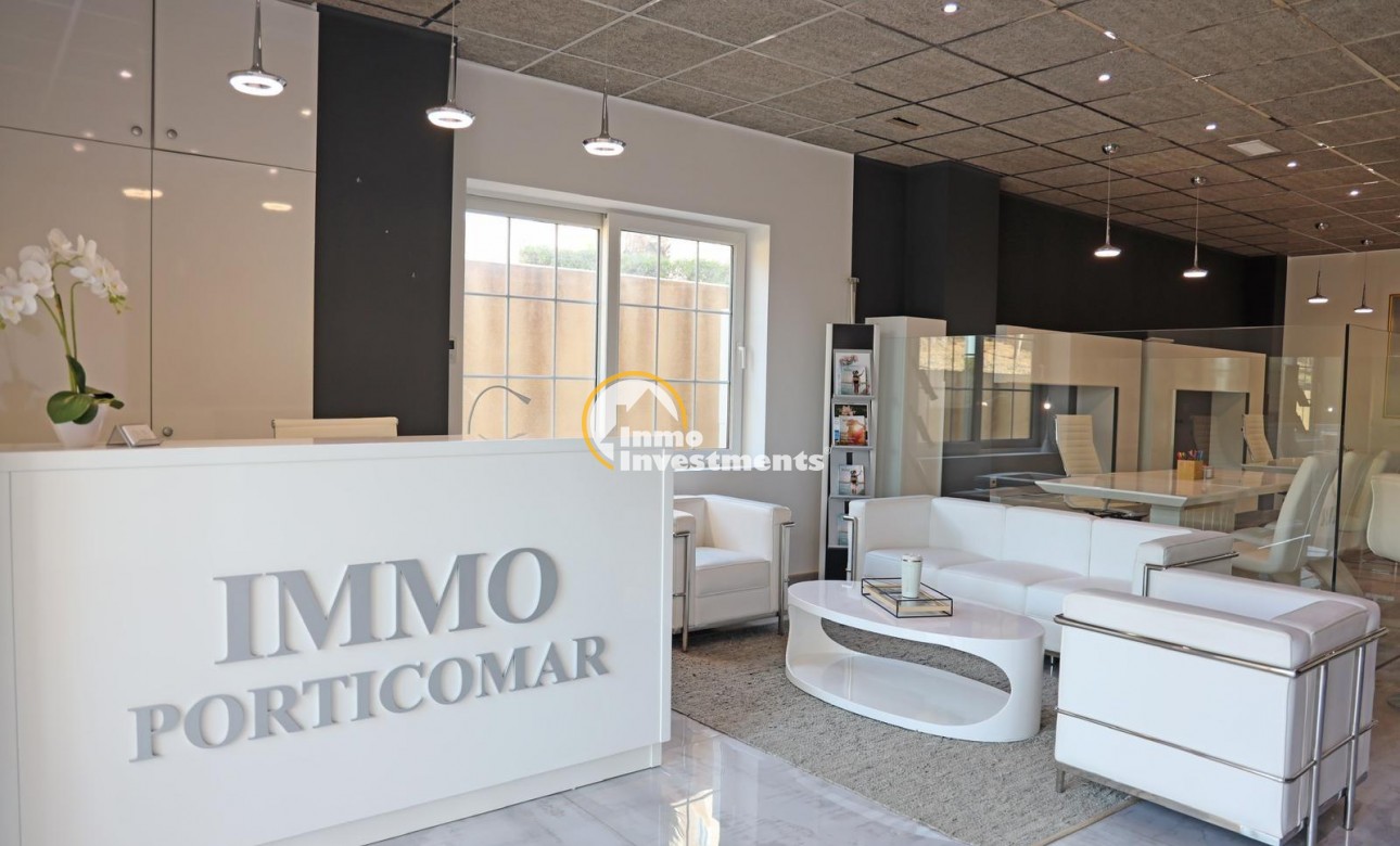 Alquiler larga temporada - Local comercial - Guardamar del Segura - Urbanizaciones