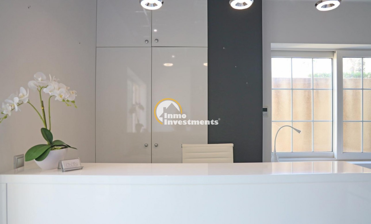 Alquiler larga temporada - Local comercial - Guardamar del Segura - Urbanizaciones