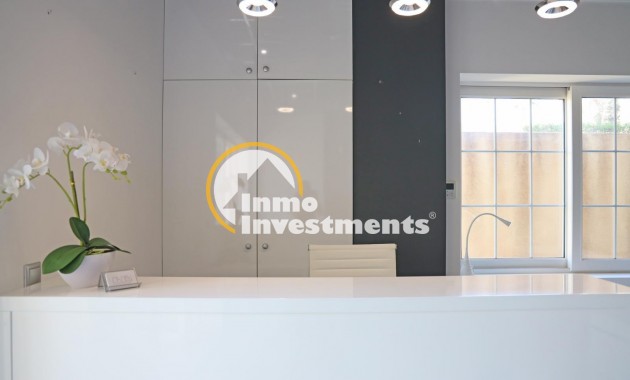 Alquiler larga temporada - Local comercial - Guardamar del Segura - Urbanizaciones