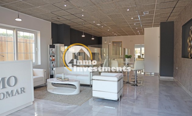 Alquiler larga temporada - Local comercial - Guardamar del Segura - Urbanizaciones