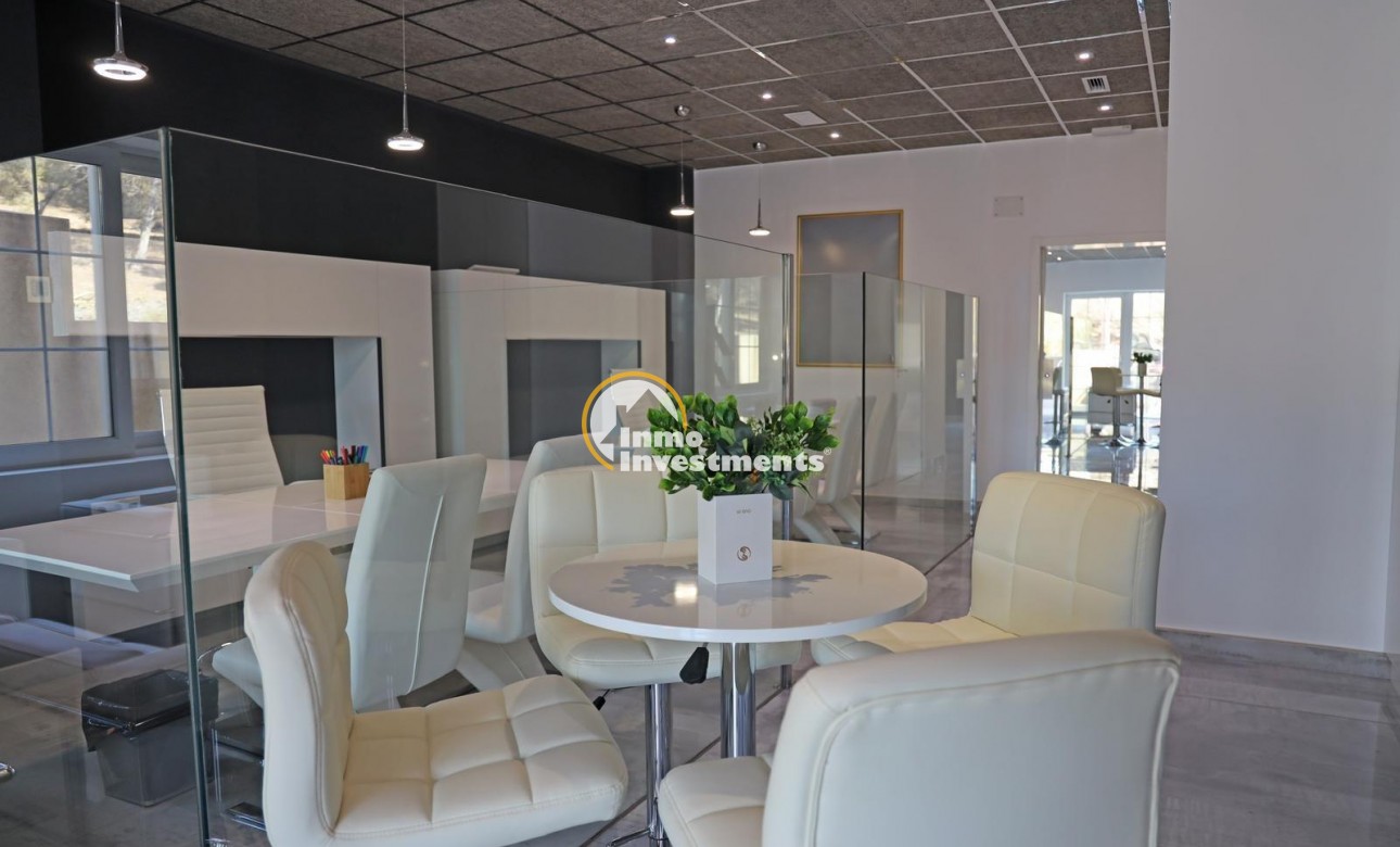 Alquiler larga temporada - Local comercial - Guardamar del Segura - Urbanizaciones