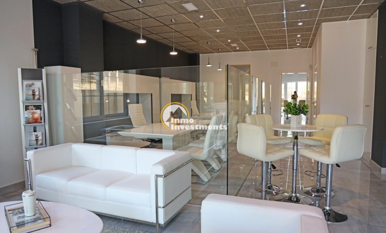 Alquiler larga temporada - Local comercial - Guardamar del Segura - Urbanizaciones