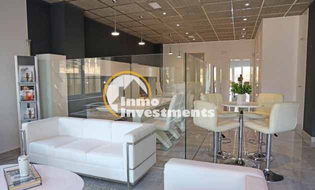 Alquiler larga temporada - Local comercial - Guardamar del Segura - Urbanizaciones