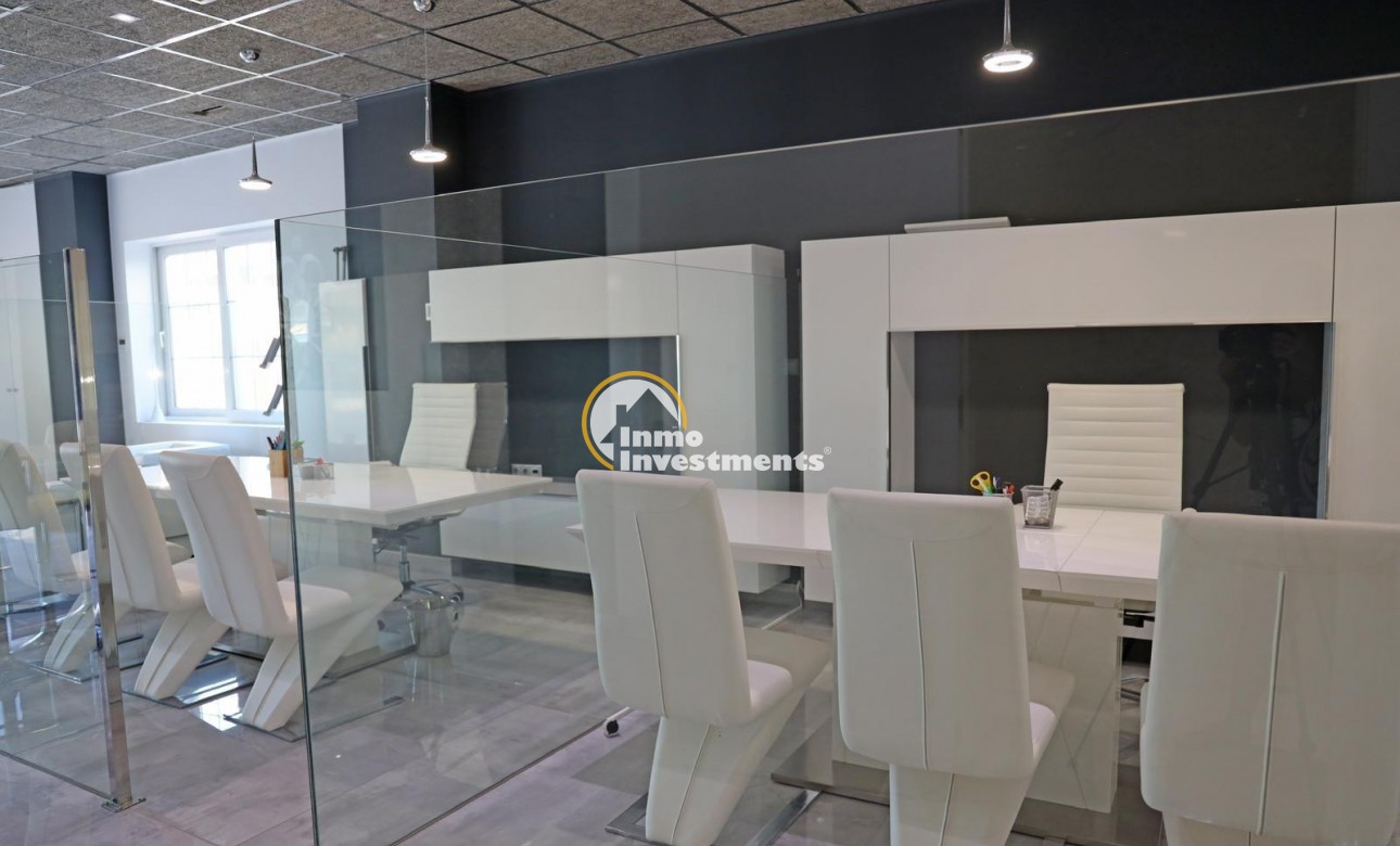 Alquiler larga temporada - Local comercial - Guardamar del Segura - Urbanizaciones