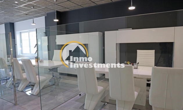 Alquiler larga temporada - Local comercial - Guardamar del Segura - Urbanizaciones